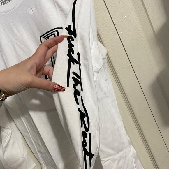Breezy Excursion Mens NWOT White Long Sleeve B Graphic T-Shirt Size Small - Picture 5 of 8